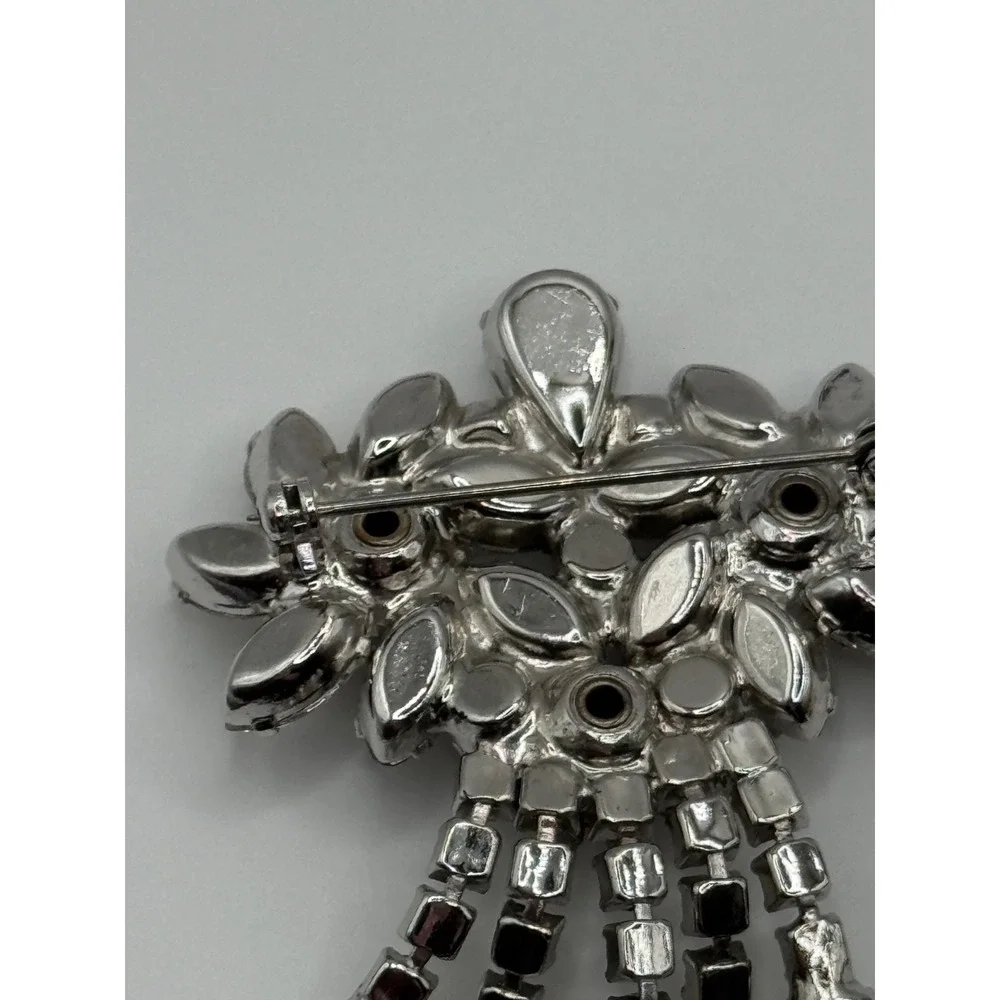 Vintage Clear Rhinestone Flower Dangle Brooch‎ Pin Silver Tone Unsigned